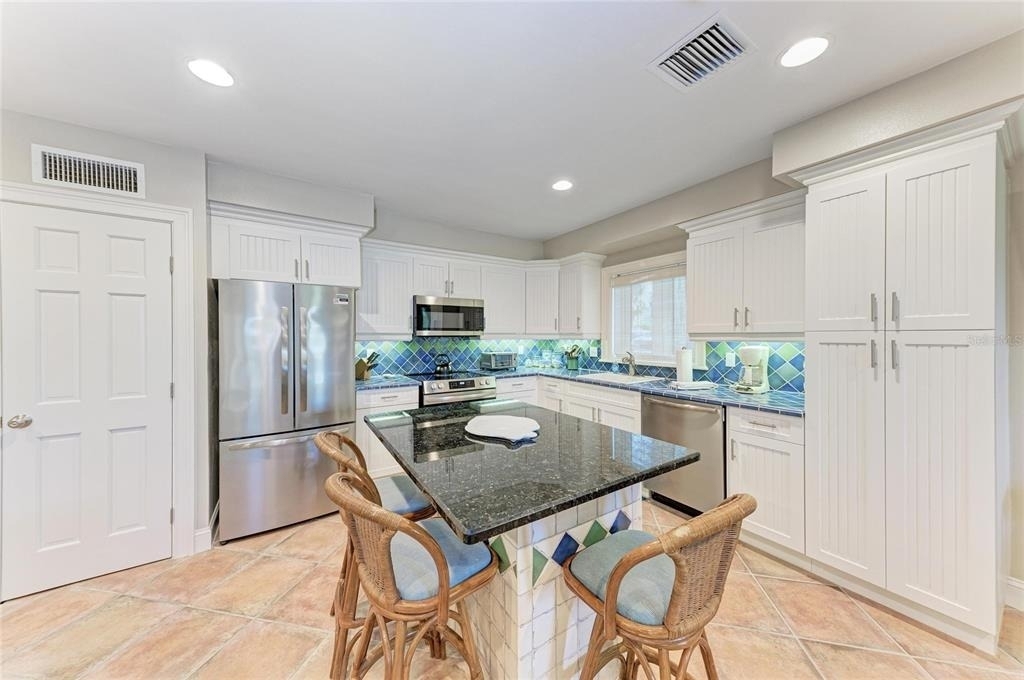 101 Palm Avenue - Photo 8