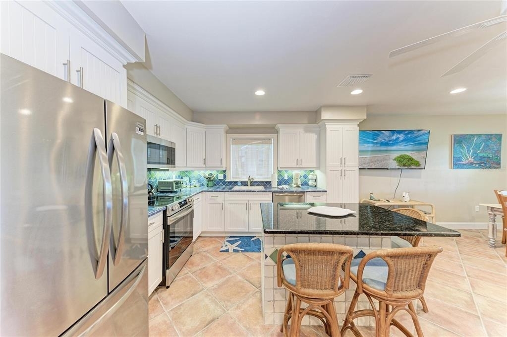 101 Palm Avenue - Photo 9