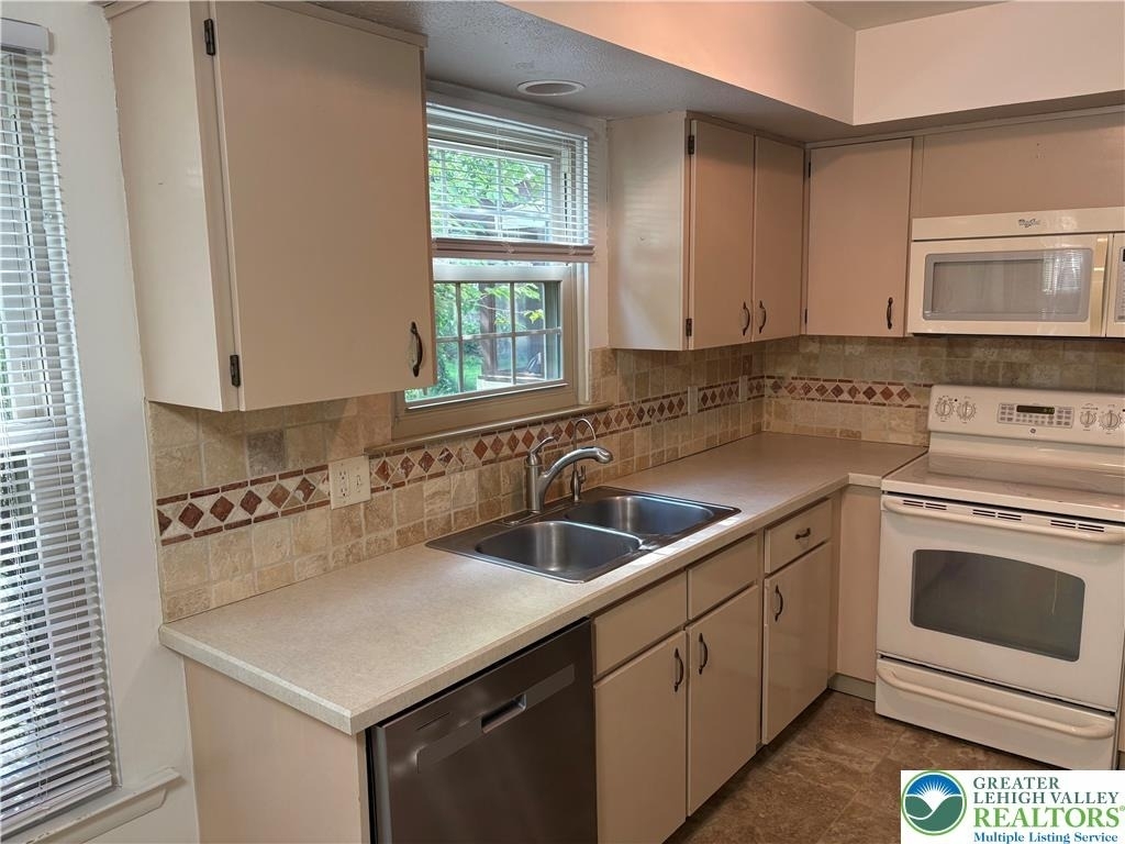 167 Sunshine Drive - Photo 12
