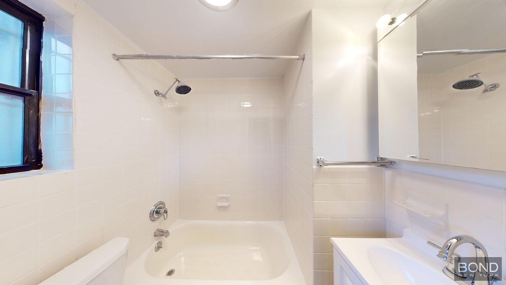 30 Charlton Street - Photo 3