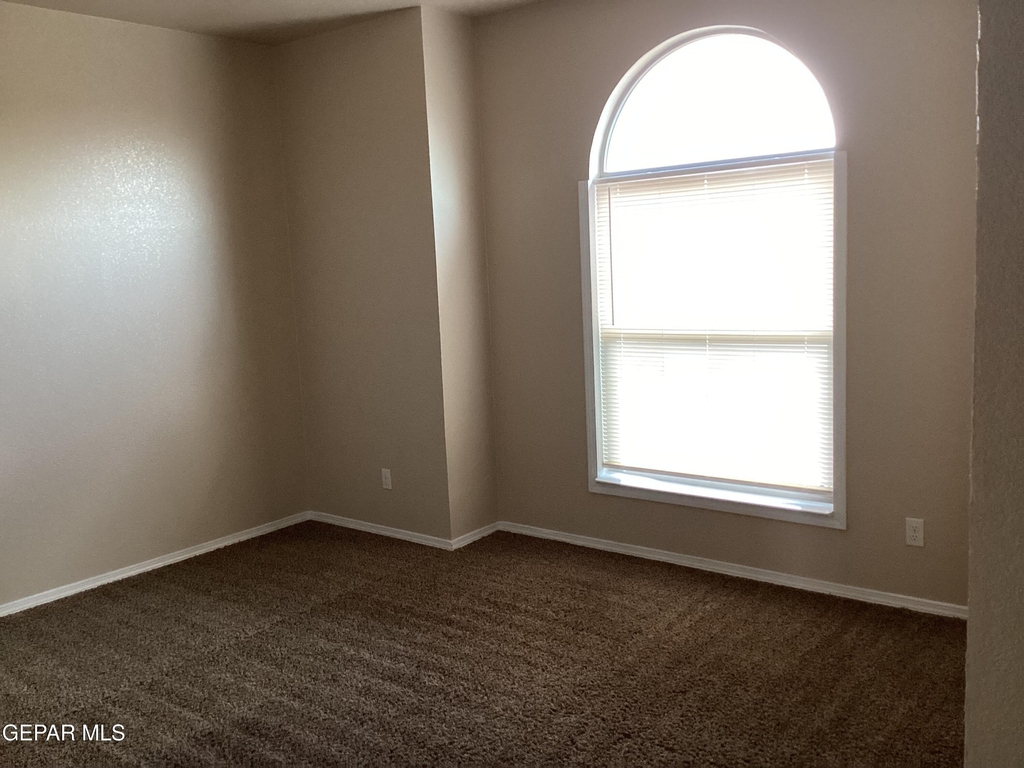5925 Speyside Drive - Photo 12