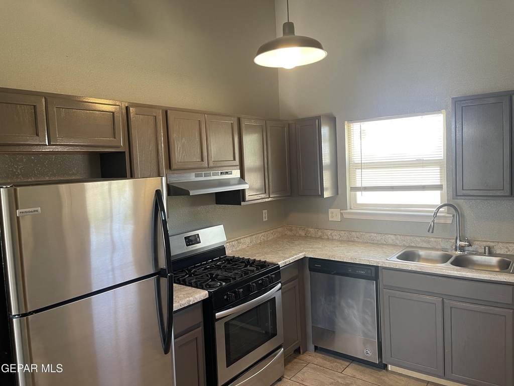 656 Orchid Drive - Photo 5