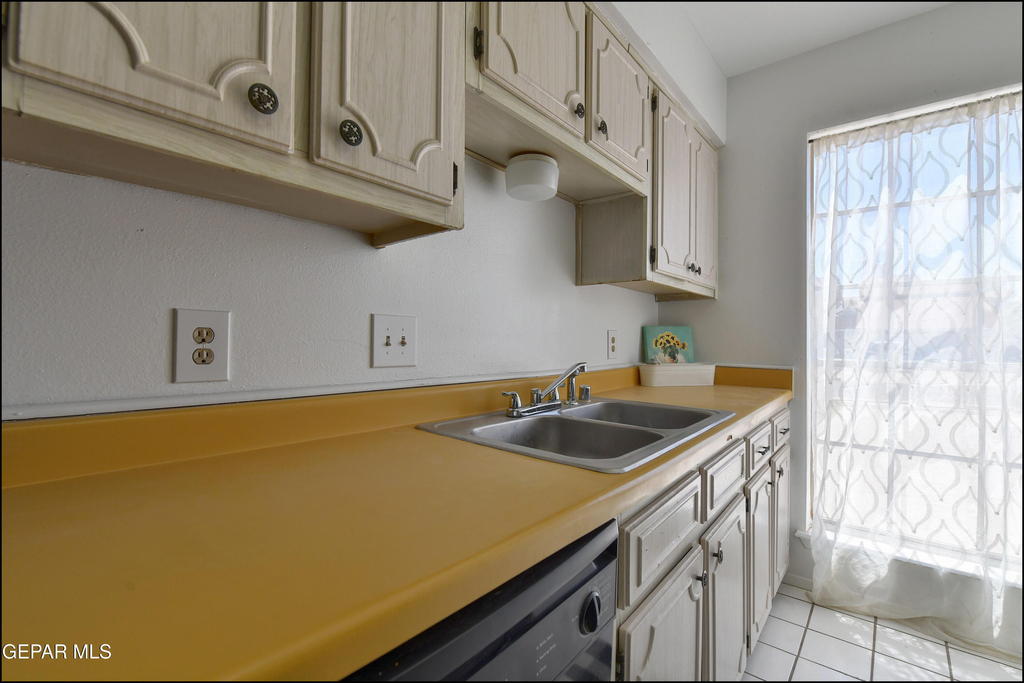10605 Kinross Avenue - Photo 11
