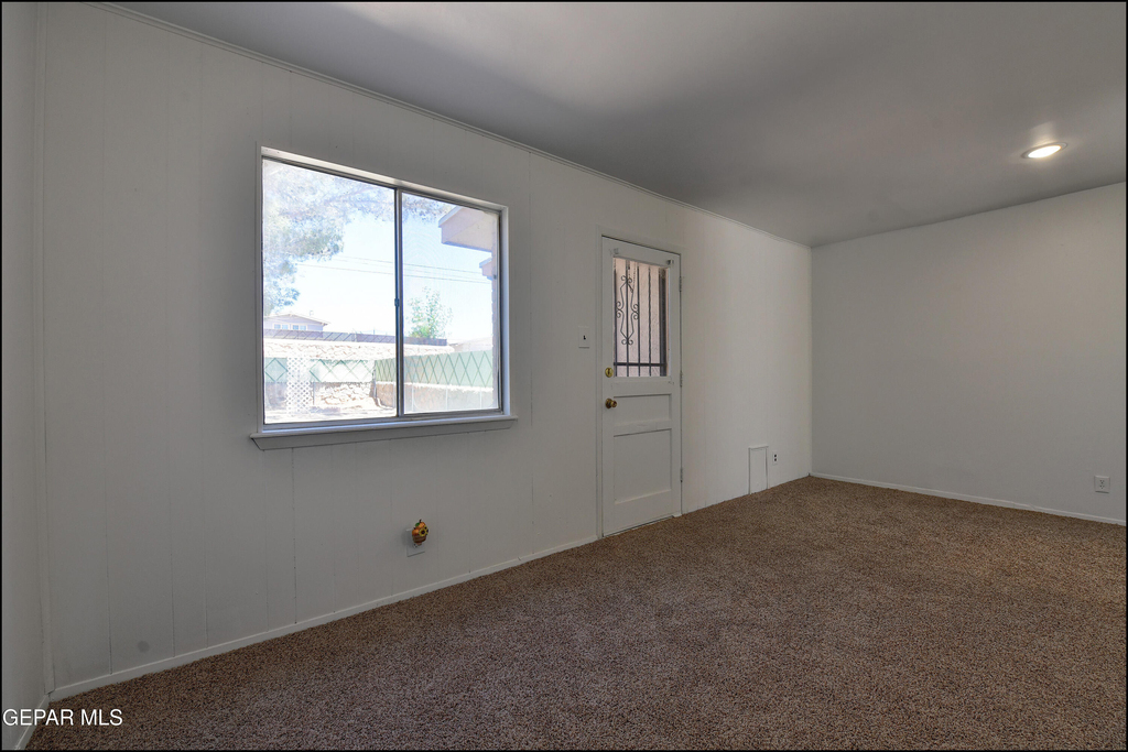 10605 Kinross Avenue - Photo 5