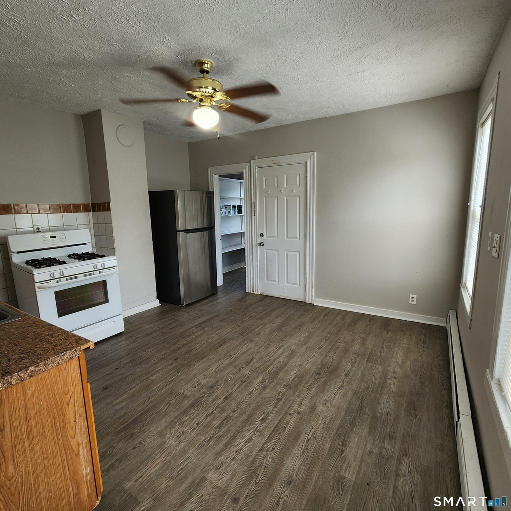 664 Main Street - Photo 3