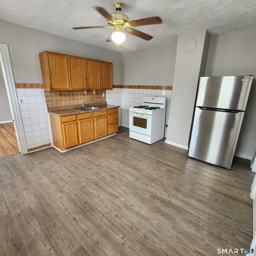 664 Main Street - Photo 2