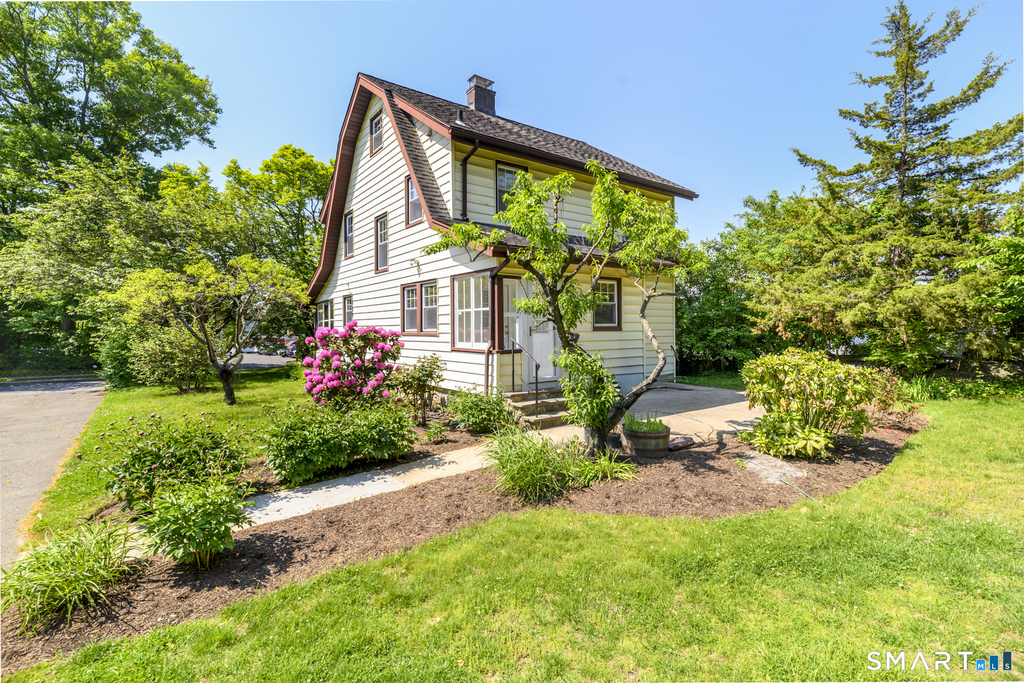 16 Vine Road - Photo 0