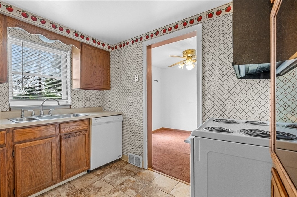 105 5th Ave - Photo 5