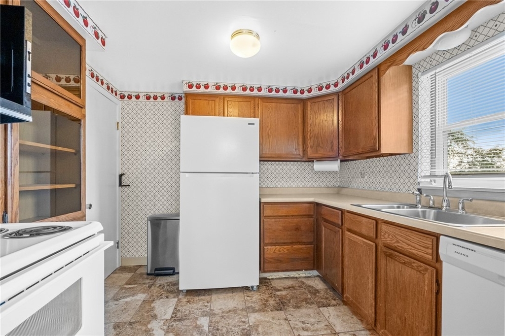 105 5th Ave - Photo 4