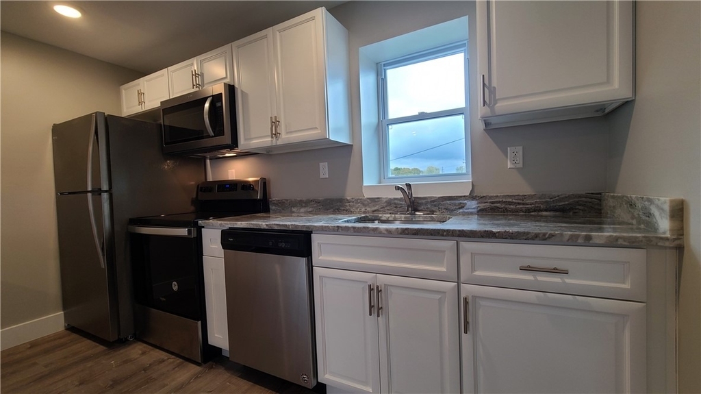 1331 Freeport Rd - Photo 2