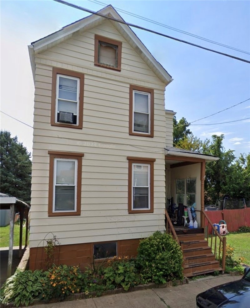 467 Reno St - Photo 0