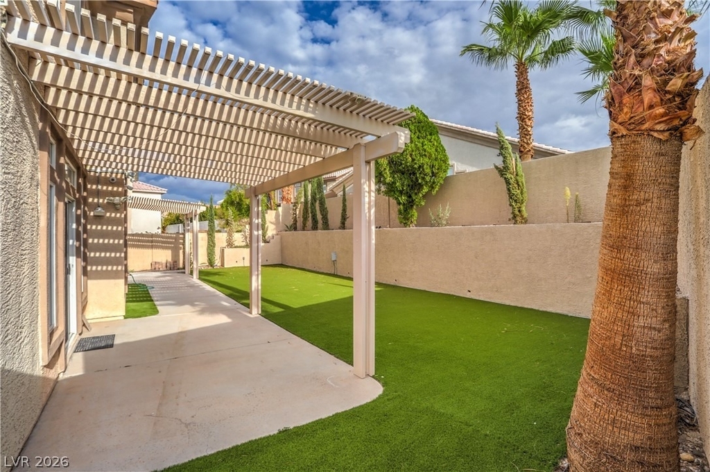 8910 Minsk Court - Photo 33