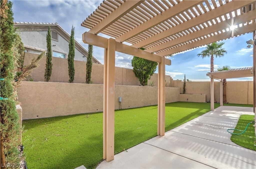 8910 Minsk Court - Photo 35