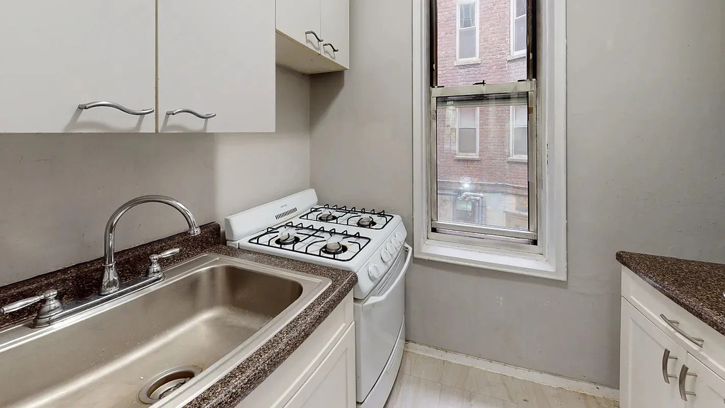 340 East 58th Street - Photo 3