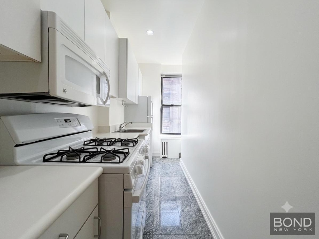 200 Riverside Drive - Photo 2