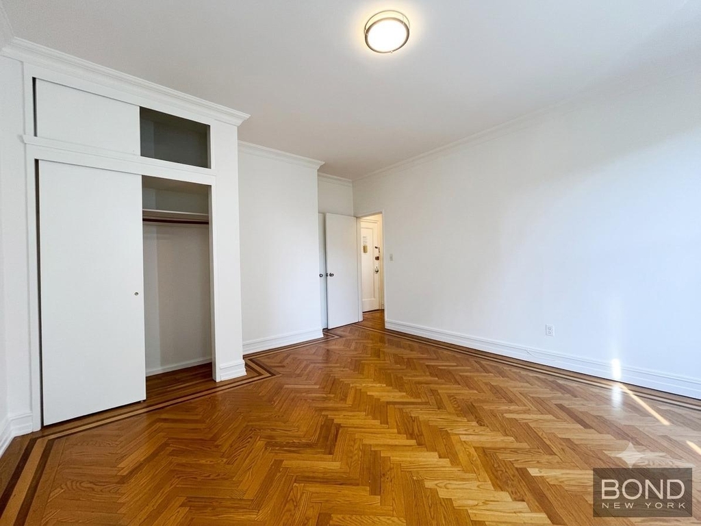 200 Riverside Drive - Photo 4
