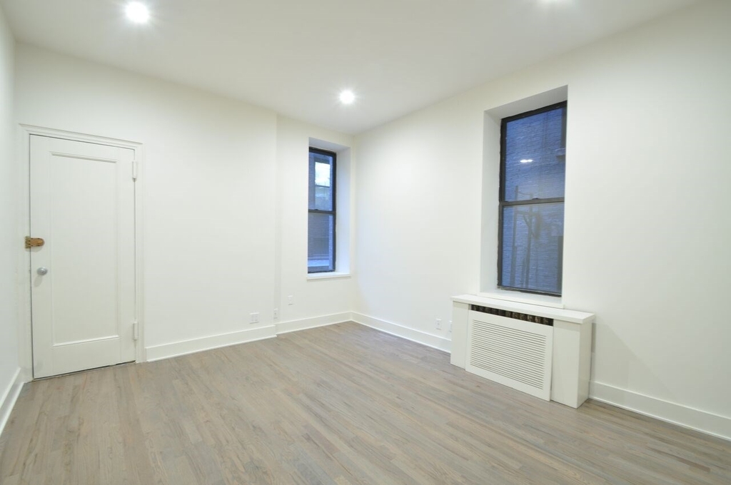 121 Madison Avenue - Photo 0