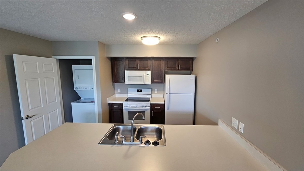1609 Hill Park Court - Photo 32