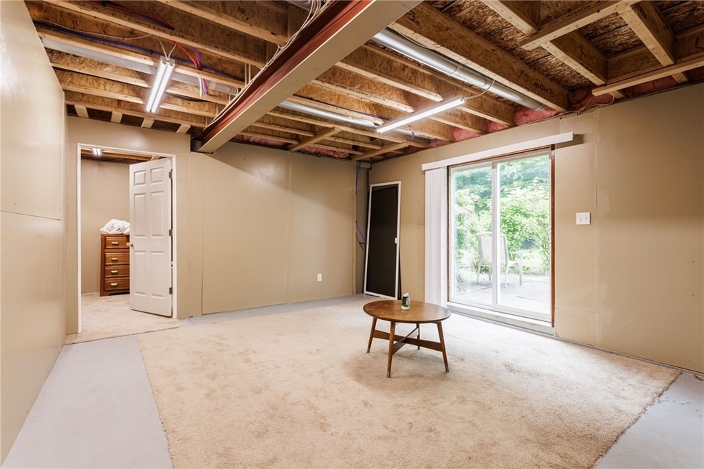 83 Southend - Photo 16