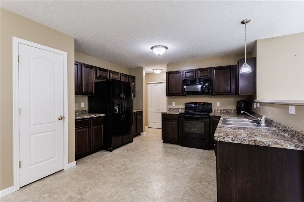 83 Southend - Photo 5