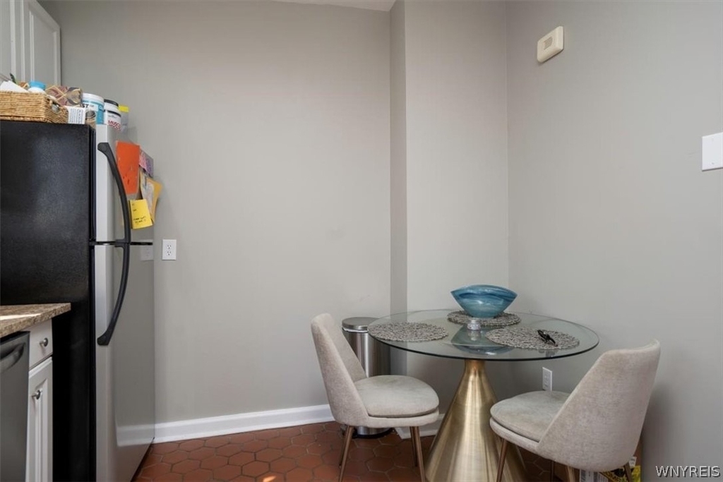 825 Forest - Photo 6