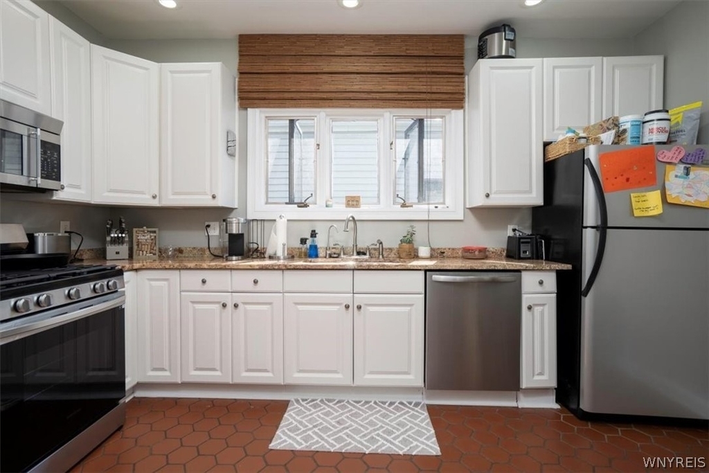 825 Forest - Photo 4