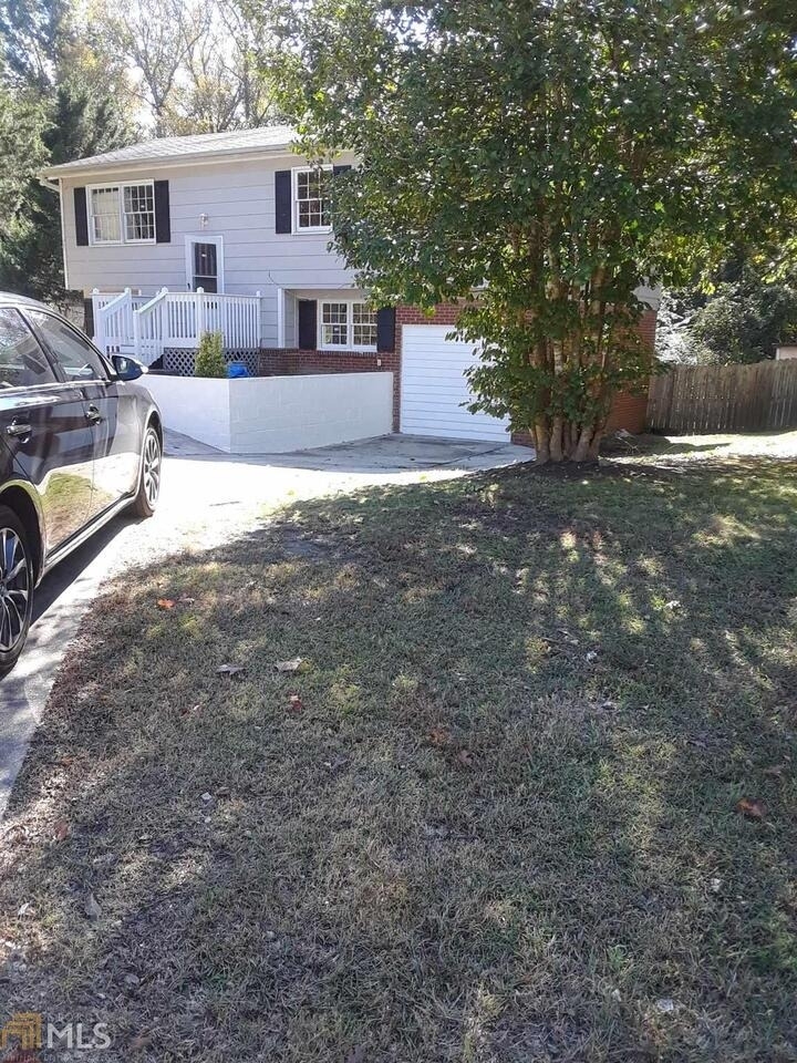 10527 Thrasher Road - Photo 0