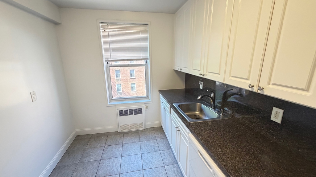 79-25 150th Street - Photo 9