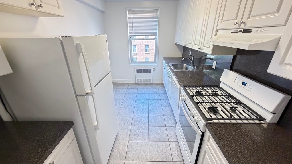 79-25 150th Street - Photo 6