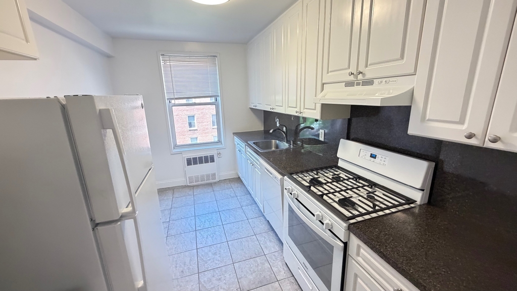 79-25 150th Street - Photo 7