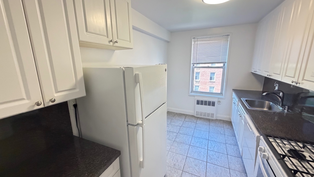 79-25 150th Street - Photo 8