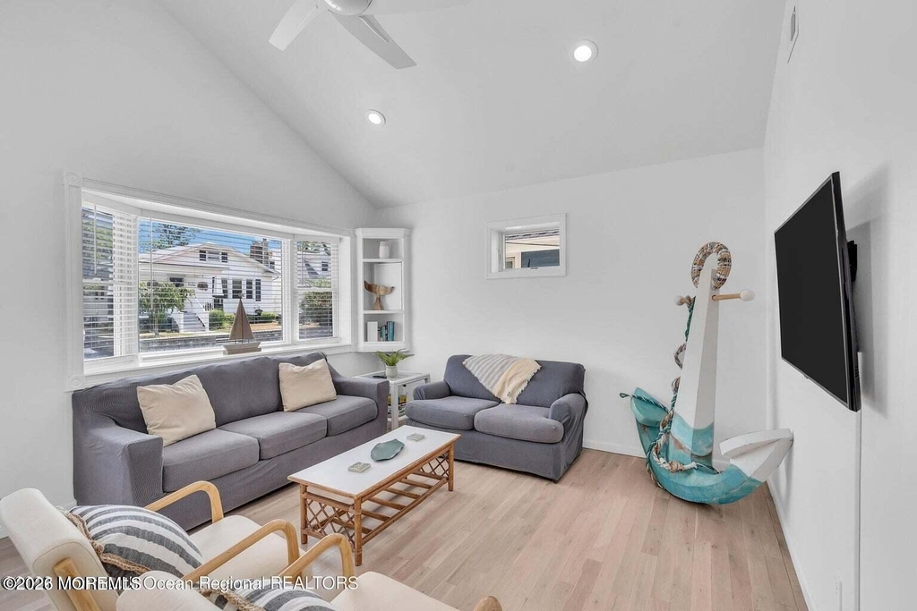 638a Redmond Avenue - Photo 0