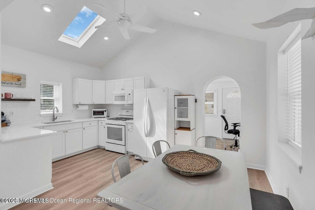 638a Redmond Avenue - Photo 2