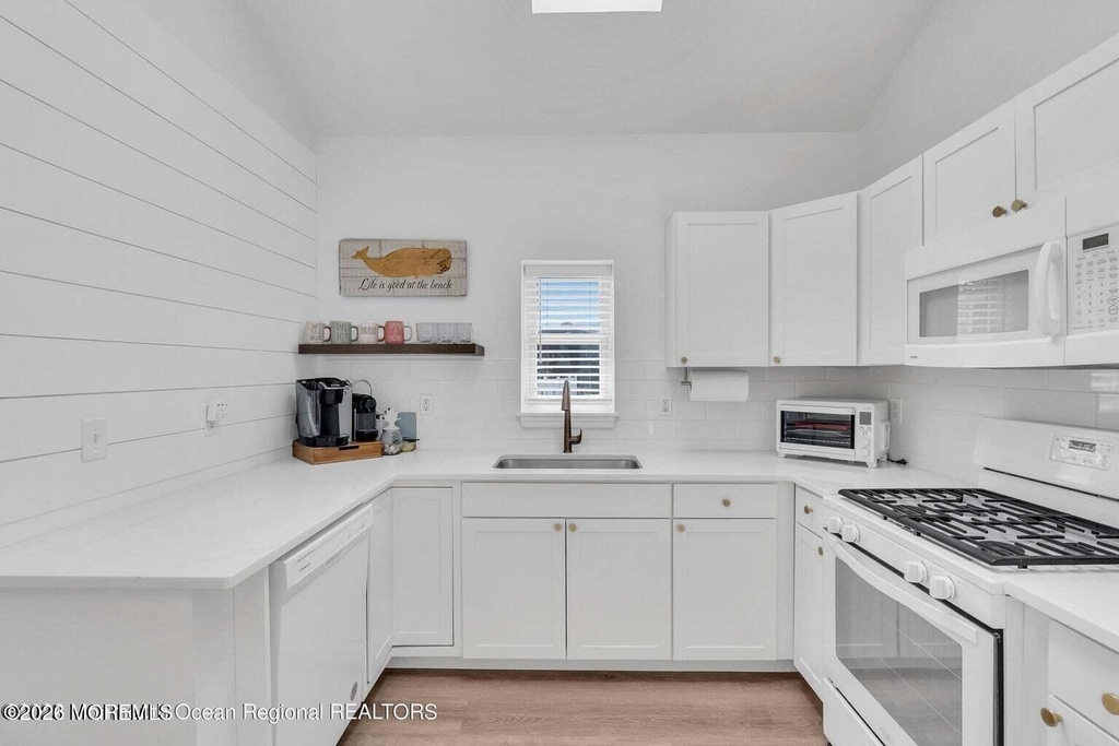 638a Redmond Avenue - Photo 3