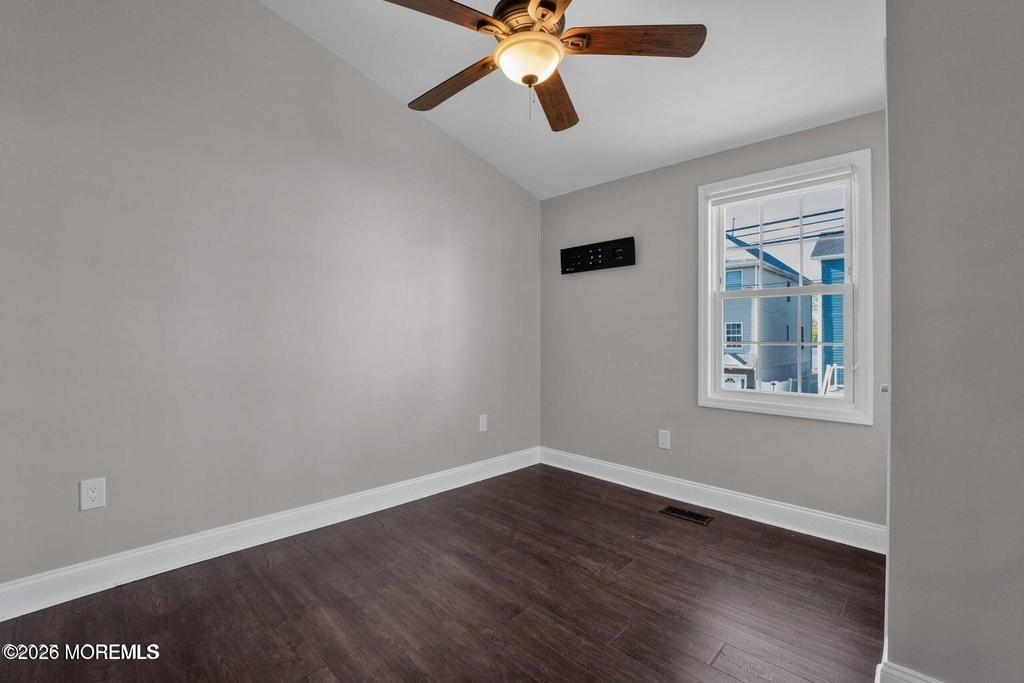 401 Spruce Street - Photo 18