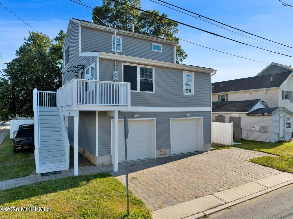401 Spruce Street - Photo 2