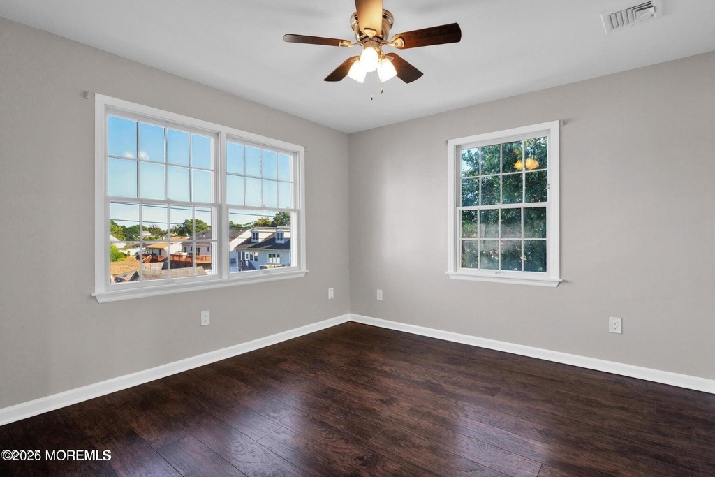 401 Spruce Street - Photo 10