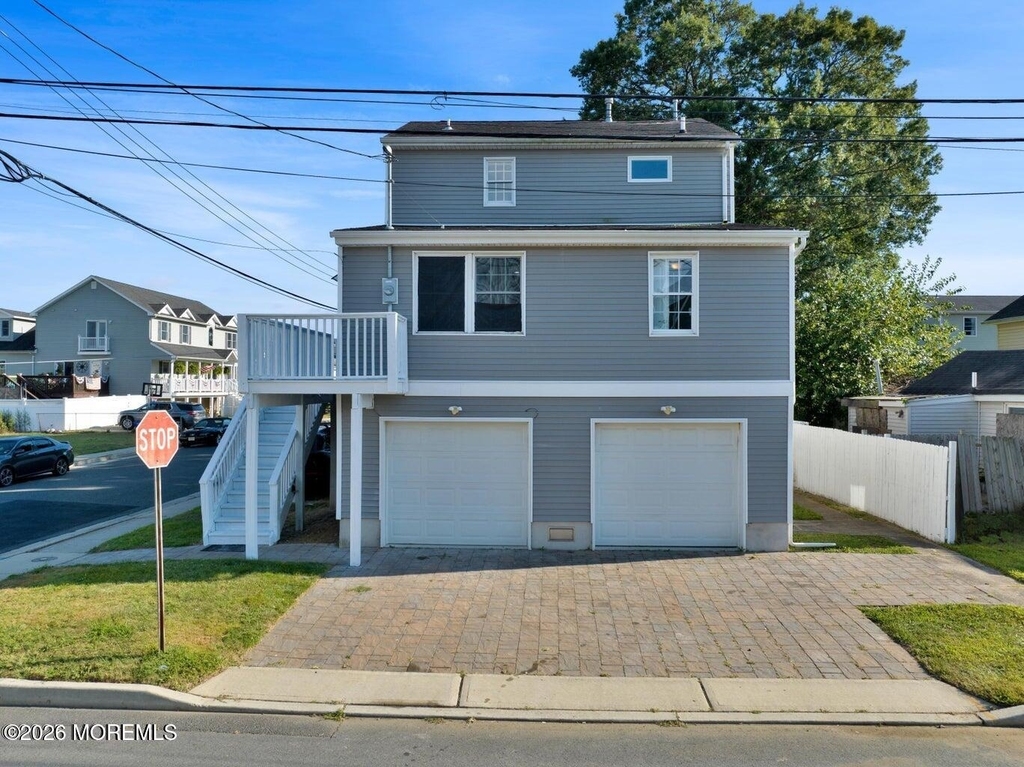 401 Spruce Street - Photo 0