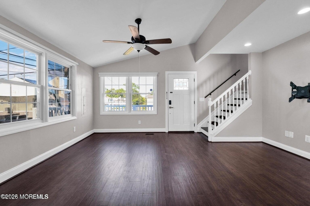 401 Spruce Street - Photo 3