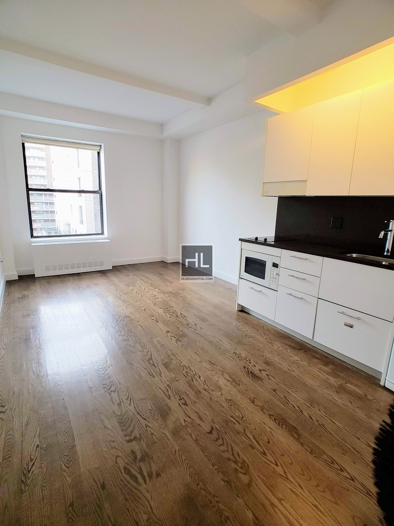 West 91st Street - Photo 2