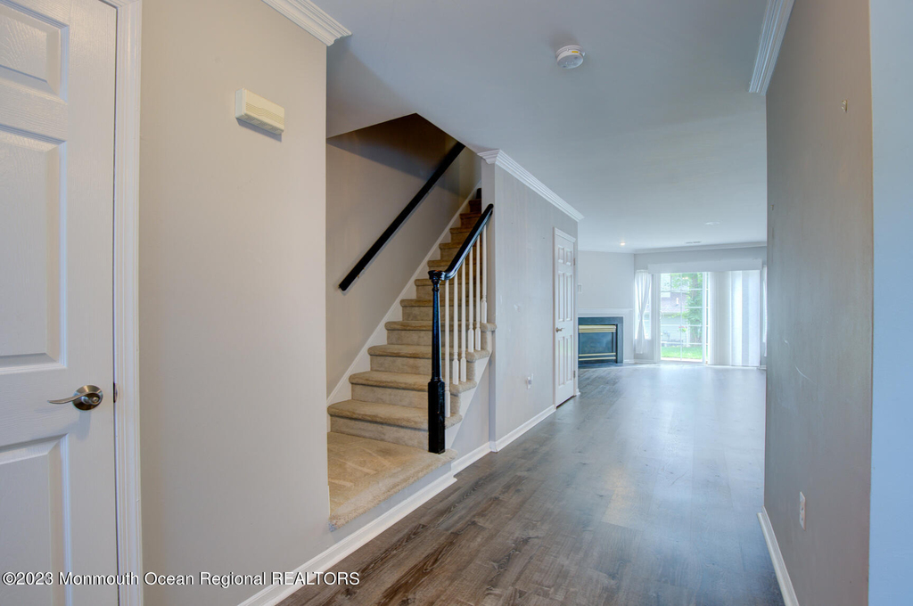 16 Gloucester Court - Photo 2