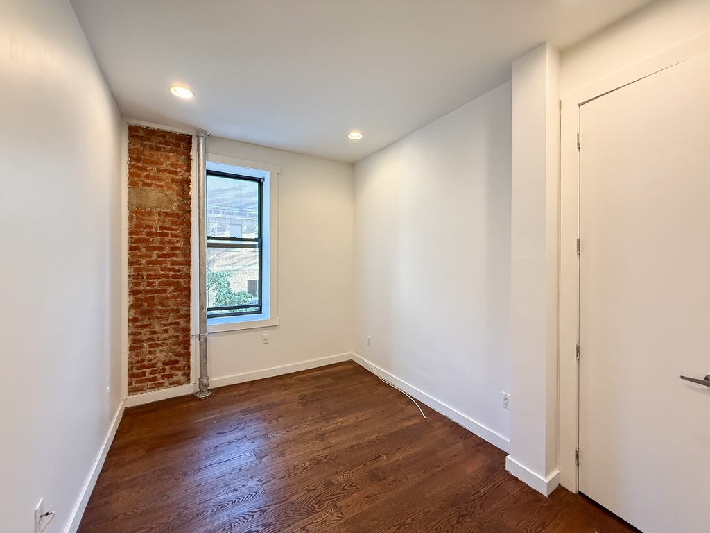 Eastern Parkway - Photo 10