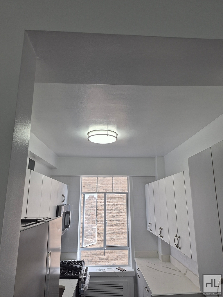 5 Avenue - Photo 2