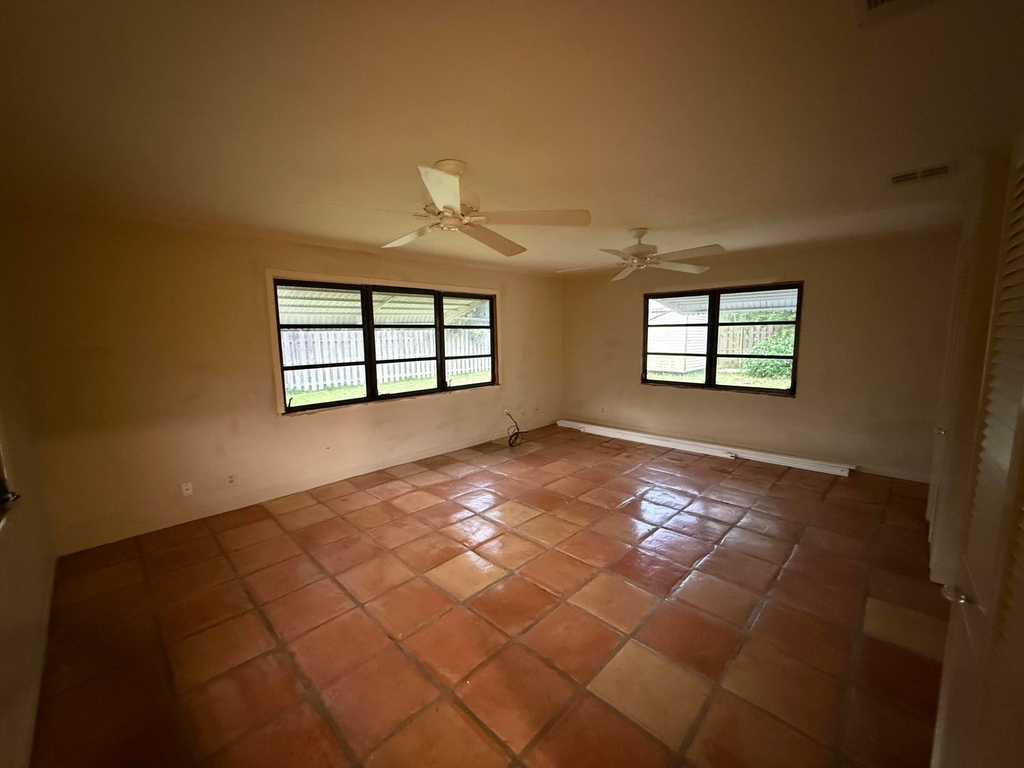 817 Elm Road - Photo 9