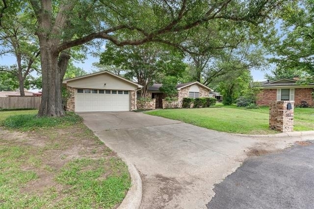 105 Wisteria Court - Photo 0