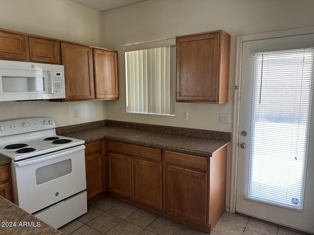 9401 W Berkeley Road - Photo 4