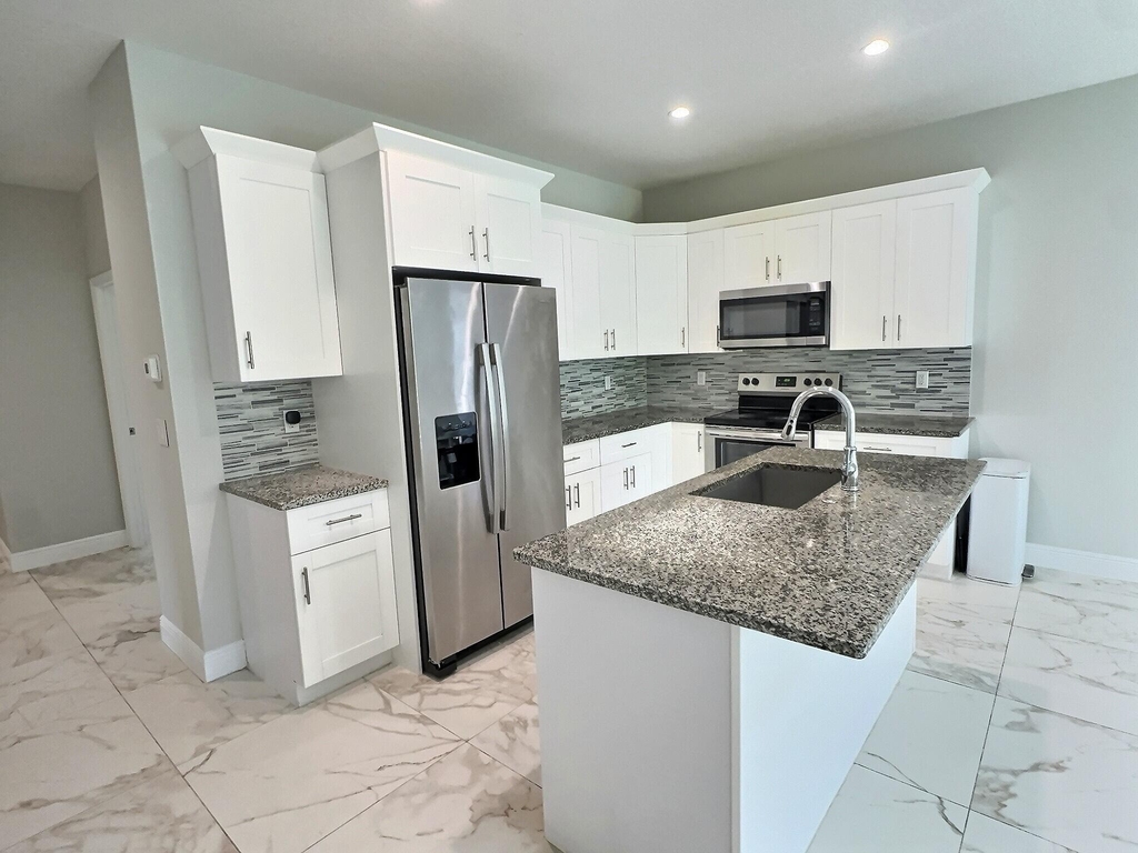 413 Martin Avenue - Photo 3