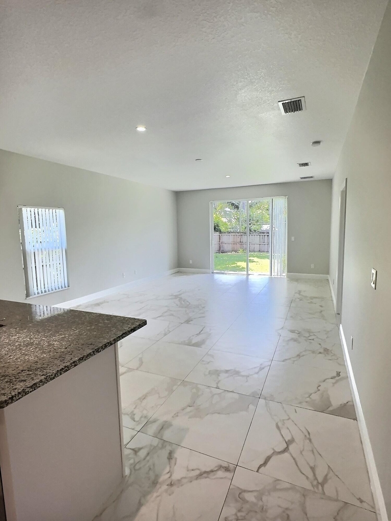 413 Martin Avenue - Photo 5