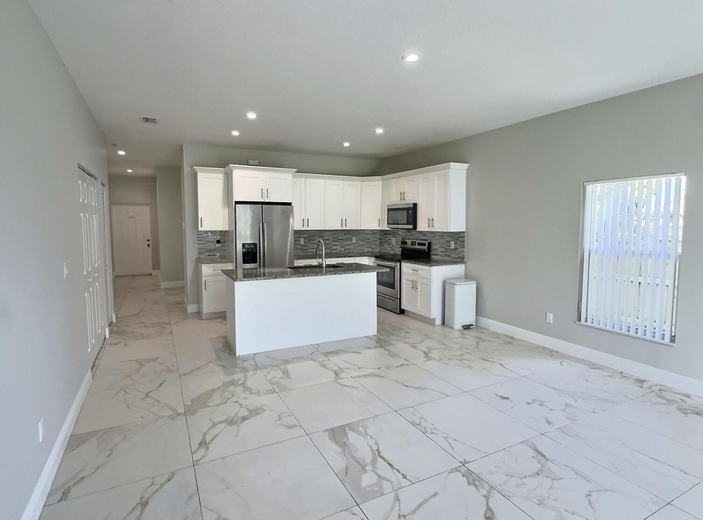 413 Martin Avenue - Photo 2