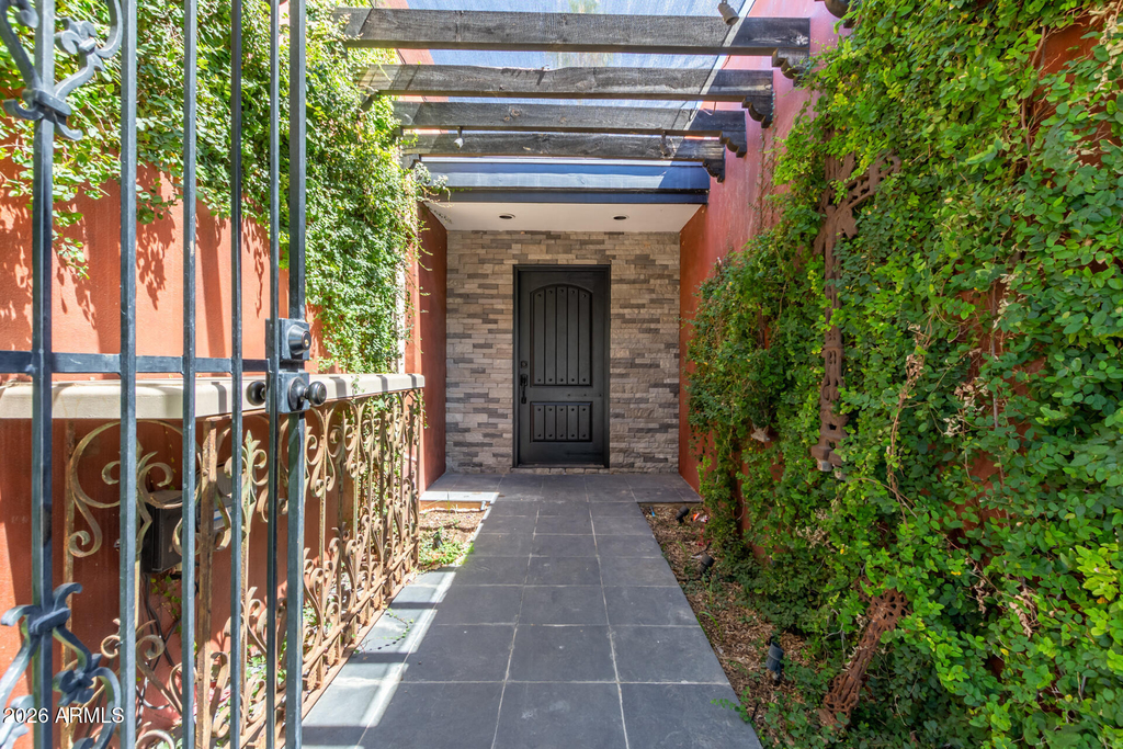 6282 E Pinchot Avenue - Photo 2